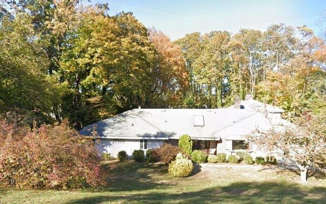 14 Farmers Rd, Great Neck, NY 11024 (Yard)
