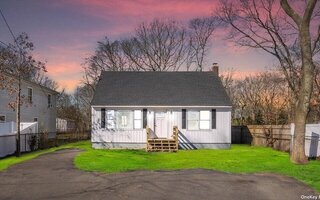 14 Floyd Rd N, Shirley, NY 11967
