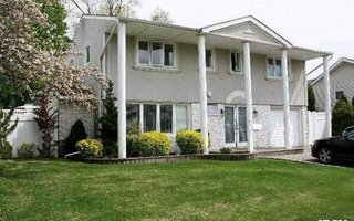 14 Foxwood Rd, Old Bethpage, NY 11804