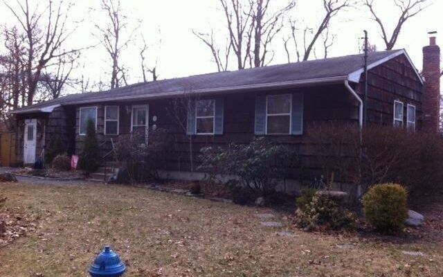 14 Henry St, Mastic, NY 11950