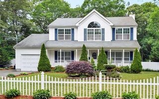 14 Judith Dr, Coram, NY 11727