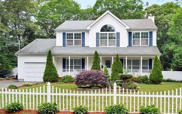 14 Judith Dr, Coram, NY 11727