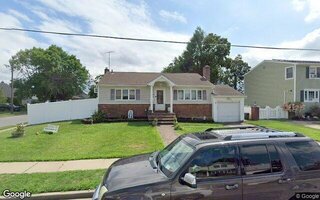 14 Larch St, Hicksville, NY 11801
