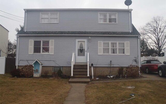 14 Neptune Ave, West Babylon, NY 11704