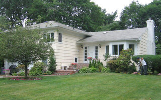 14 Pinewood Rd, Roslyn, NY 11576