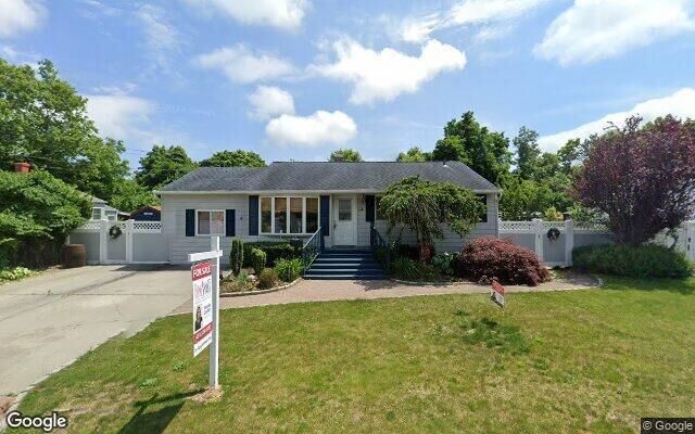 14 Rugby St, Brentwood, NY 11717