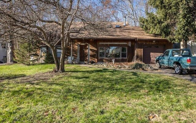 14 Sequoia Dr, Coram, NY 11727
