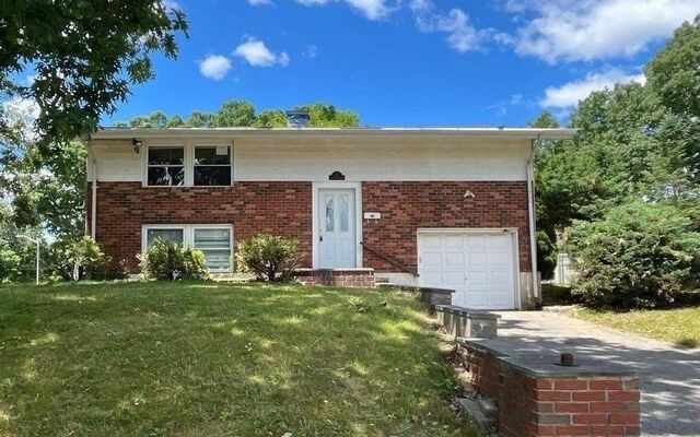 14 Split Cedar Dr, Islandia, NY 11749 (House View)