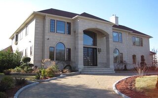 14 The Drawbridge, Woodbury, NY 11797