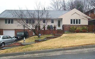 14 Vine St, Glenwood Landing, NY 11547