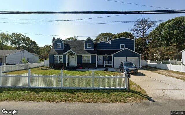 14 Willoughby St, Brentwood, NY 11717