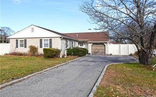 1409 Brook Ave, Bay Shore, NY 11706
