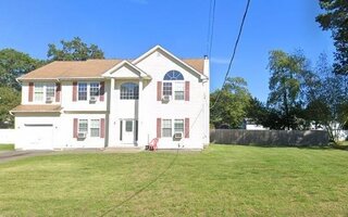 141 N 28th St, Wheatley Heights, NY 11798