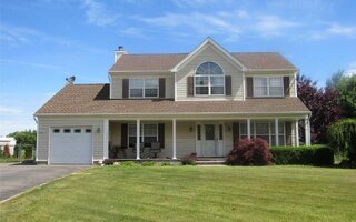 141 Southfield Rd, Calverton, NY 11933