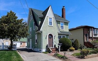 1424 Kiefer Ave, Elmont, NY 11003
