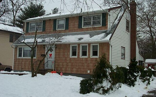 1425 Tadmor St, Merrick, NY 11566