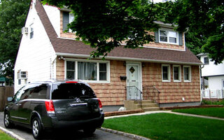 1425 Tadmor St, Merrick, NY 11566