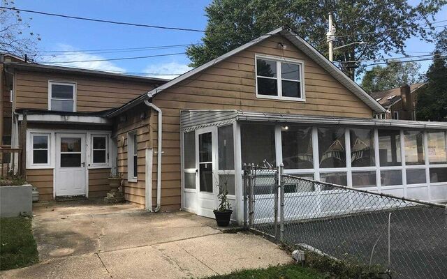 143 A Walnut Rd, Kings Park, NY 11754