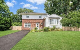 143 Delaware Ave, Bay Shore, NY 11706
