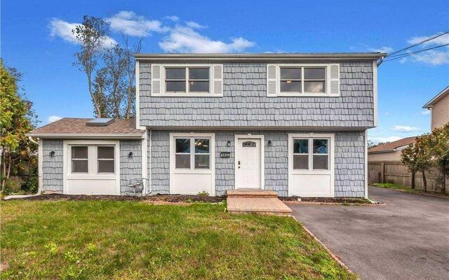 1435 Manatuck Blvd, Bay Shore, NY 11706