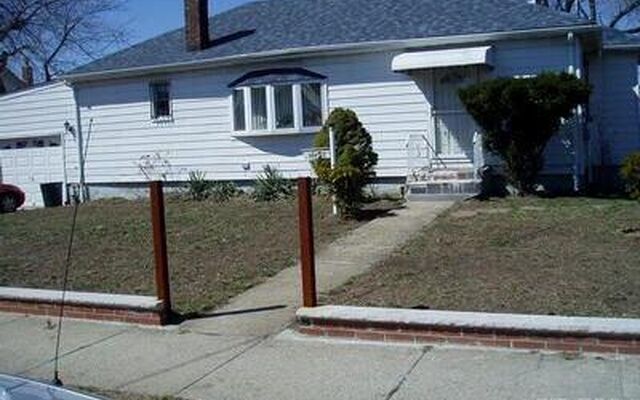 144-28 221st St, Springfield Gardens, NY 11413