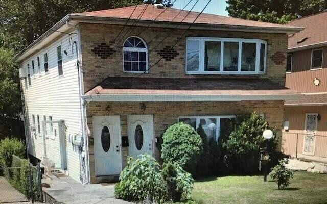 145-90 222nd St, Springfield Gardens, NY 11413