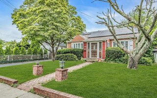 145 Bay Ave, Hicksville, NY 11801
