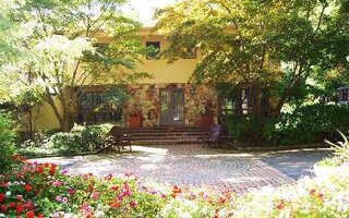 145 Hunters Dr, Syosset, NY 11791
