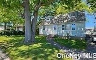 145 N Hawthorne St, Massapequa, NY 11758