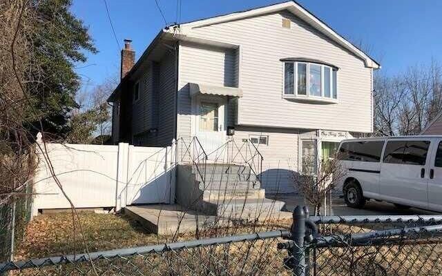 145 Nicolls Rd, Wheatley Heights, NY 11798