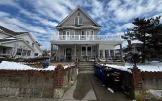 146 Beach 130th St, Belle Harbor, NY 11694