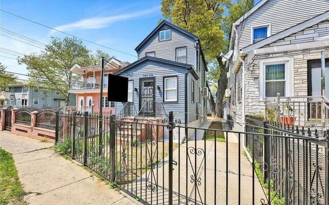 147-05 Foch Blvd, Jamaica, NY 11436 (House View)