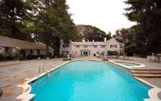 147 Jericho Tpke, Old Westbury, NY 11568