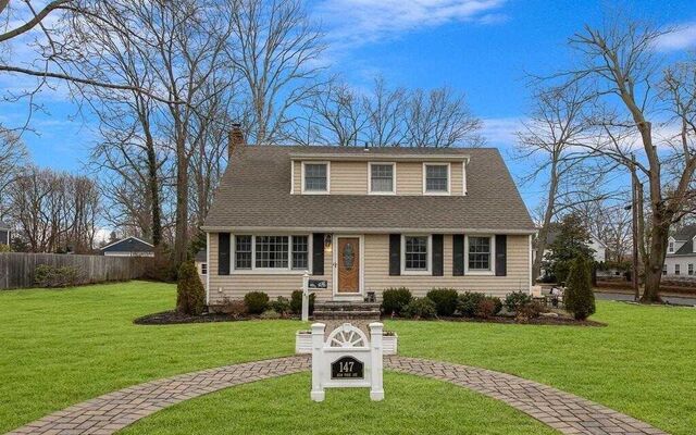 147 New York Ave, Smithtown, NY 11787