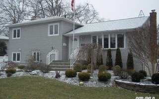 148 East Dr, Massapequa, NY 11758