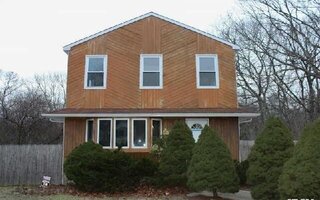 148 Meadowmere Ave, Mastic, NY 11950