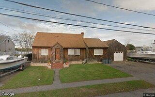 148 W Lake Dr, Lindenhurst, NY 11757