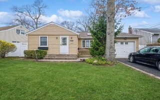 1492 Poulson St, Wantagh, NY 11793
