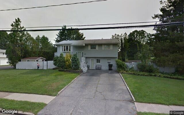 1493 Saint Louis Ave, Bay Shore, NY 11706