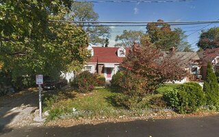 15 Oxford St, Roslyn Heights, NY 11577