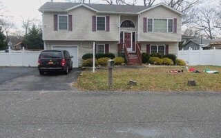 15 Beech St, Lake Grove, NY 11755