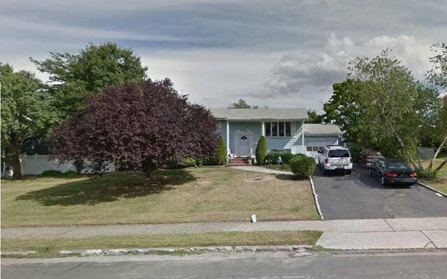 15 Briarwood Rd, Wyandanch, NY 11798