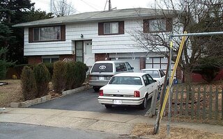 15 Clinton Ln, Hicksville, NY 11801