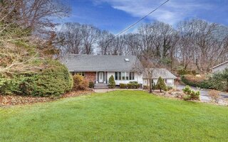 15 Colonial Dr, Smithtown, NY 11787