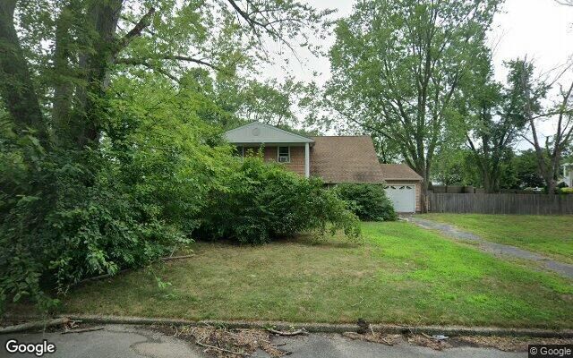 15 Colonial Pl, Centereach, NY 11720
