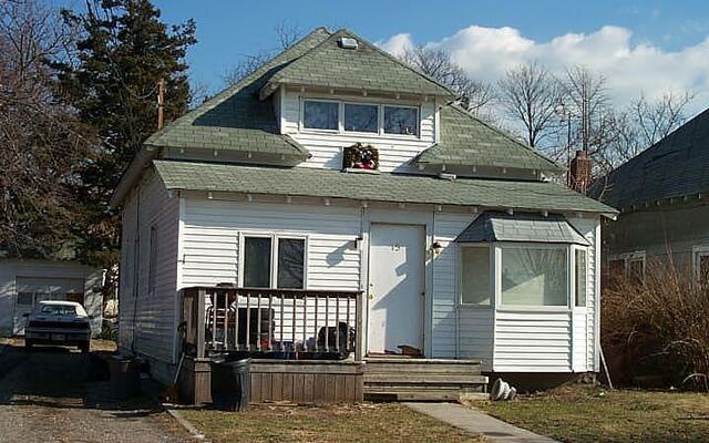 15 E Hamilton Ave, Massapequa, NY 11758