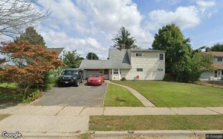 15 Hamlet Rd, Levittown, NY 11756