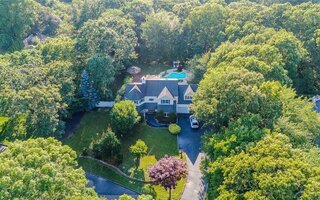 15 Hampton Dr, Center Moriches, NY 11934
