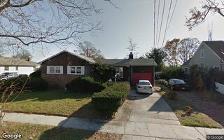 15 Hampton Pl, Freeport, NY 11520