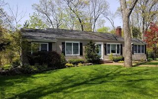 15 Horseshoe Dr, Northport, NY 11768